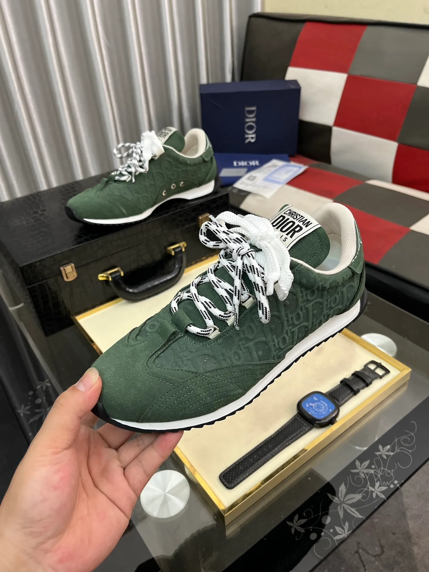 Men's shoes 💰500⌚️⌚️Dior original quality.~ Unique modern style sneakers. 🏃A must-have casual shoe for trendy men😍😍 Original brand imported from Italy, imported original leather, sheep lining (refuses to discolor and grind feet) Sole: Original sole provided by the original factory, French lazy style design ⚠️Fit to the feet, original quality, super comfortable original sole. Just like shooting the real thing 🎬The real thing is better Code number: 38-446️⃣Colors available